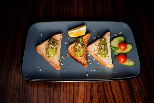 Toast cu Avocado si Seminte (VEGAN / Optional FARA GLUTEN)